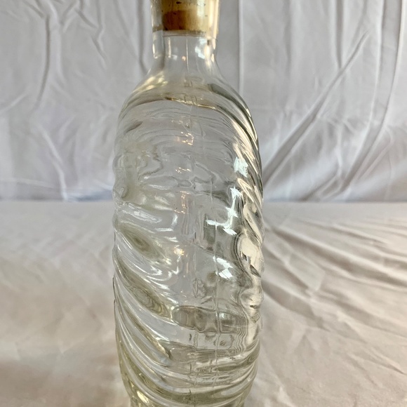 vintage bottle with cork - Picture 4 of 9